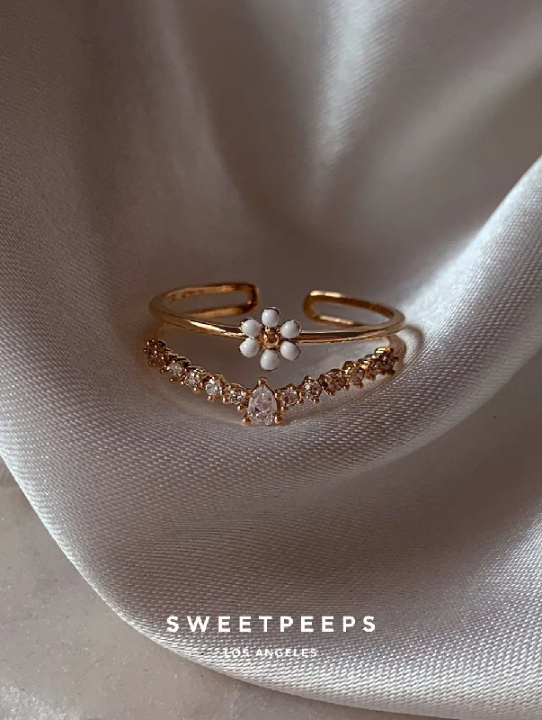 Vintage wedding bands for women-Gold Hibiscus Ring