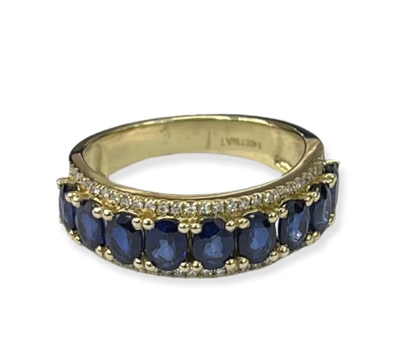 Stackable rings with diamonds for women-Sapphire Oval Gem Single Row Diamond Ring Yellow Gold