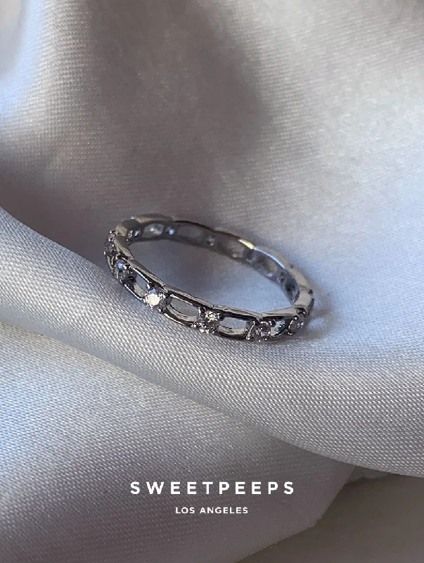 Unique wedding rings for couples-Silver Links Ring