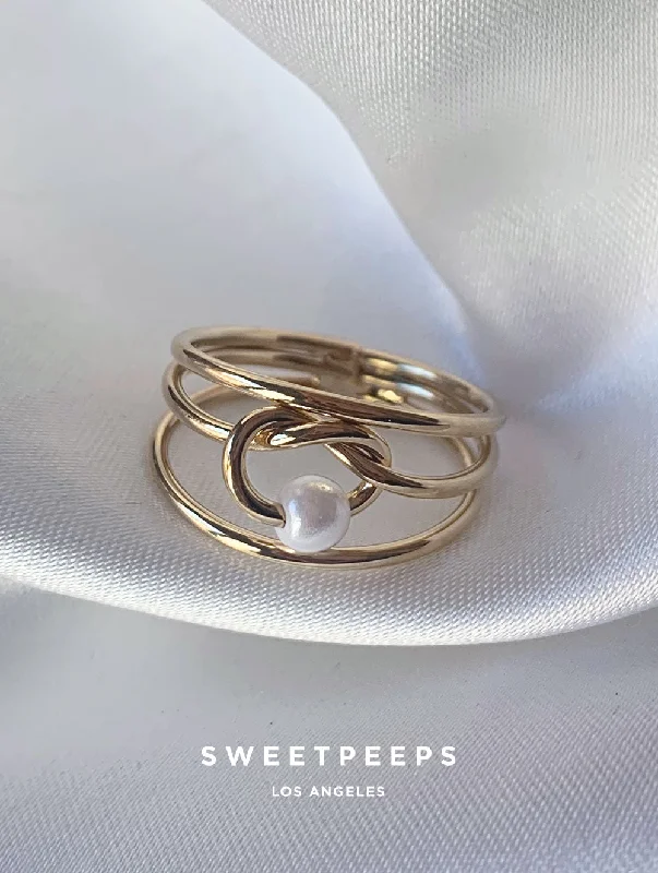 Men’s signet rings with engraving-Wrapped Pearl Ring